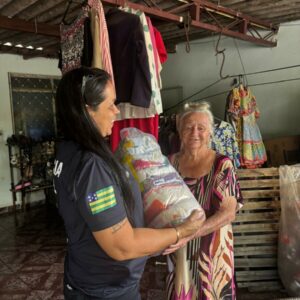Pol&iacute;cia Civil promove a&ccedil;&atilde;o Natal Solid&aacute;rio em apoio a pessoas idosas