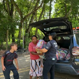 Pol&iacute;cia Civil promove a&ccedil;&atilde;o Natal Solid&aacute;rio em apoio a pessoas idosas