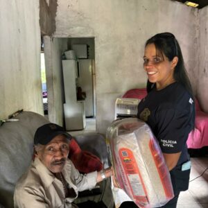 Pol&iacute;cia Civil promove a&ccedil;&atilde;o Natal Solid&aacute;rio em apoio a pessoas idosas
