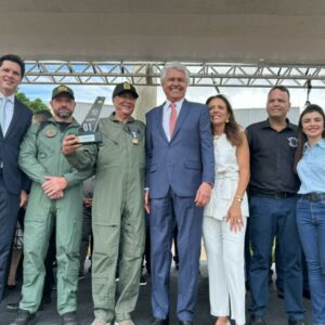 Governo de Goi&aacute;s entrega novo helic&oacute;ptero &agrave; Pol&iacute;cia Civil em solenidade oficial