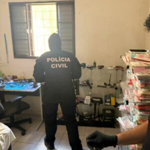 PCGO cumpre mandado e apreende 19 celulares de origem suspeita em &Aacute;guas Lindas de Goi&aacute;s