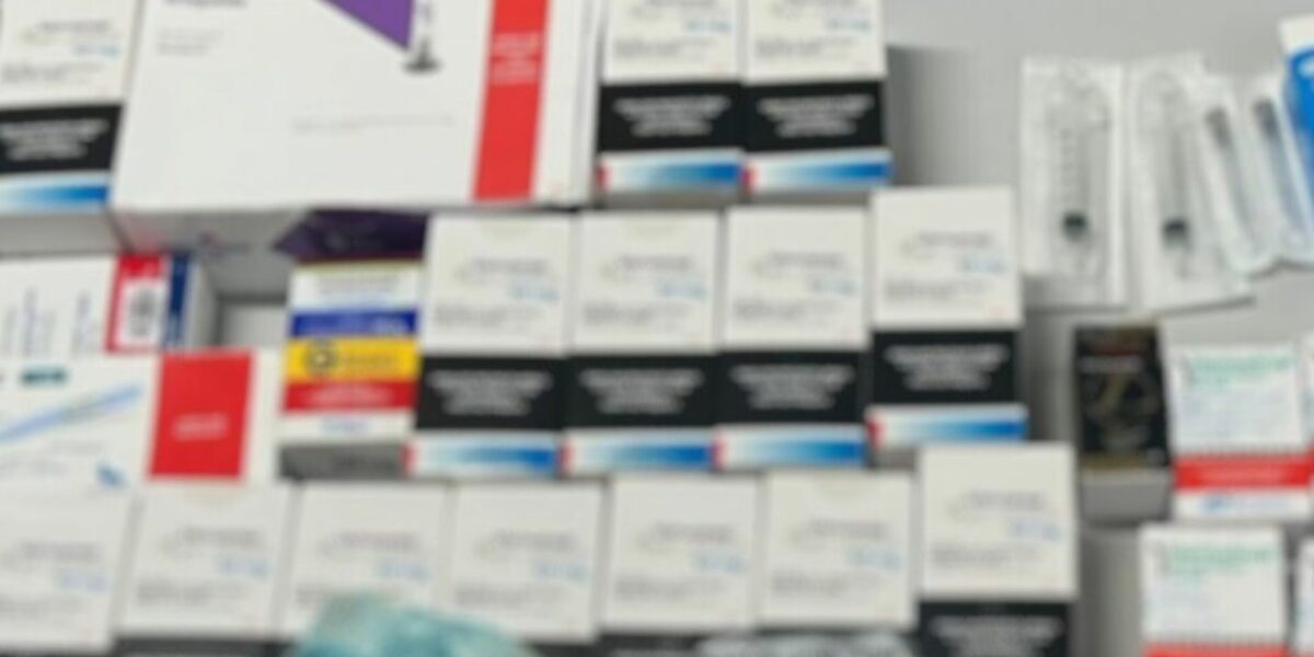 PCGO prende farmacêutico e uma mulher por venda ilegal de medicamentos abortivos em Aparecida de Goiânia