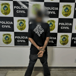 PCGO prende homem em flagrante por viol&ecirc;ncia dom&eacute;stica, amea&ccedil;a e tr&aacute;fico de drogas em Senador Canedo