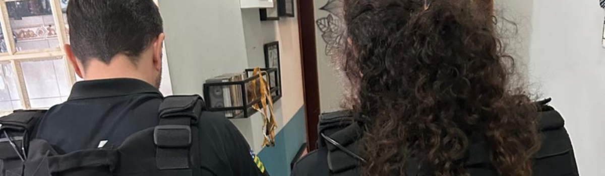 Polícia Civil cumpre mandado e apreende equipamentos em apuração de crimes contra vulnerável em Cachoeira Dourada