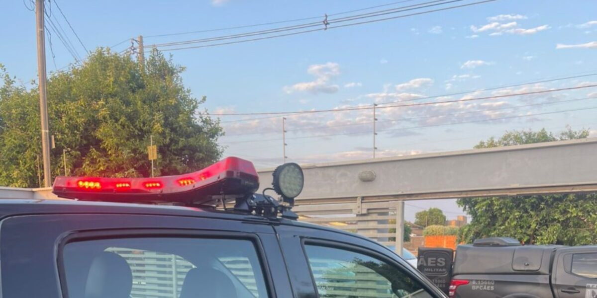 PCGO prende três em flagrante por roubo e recupera motocicleta em Cachoeira Alta