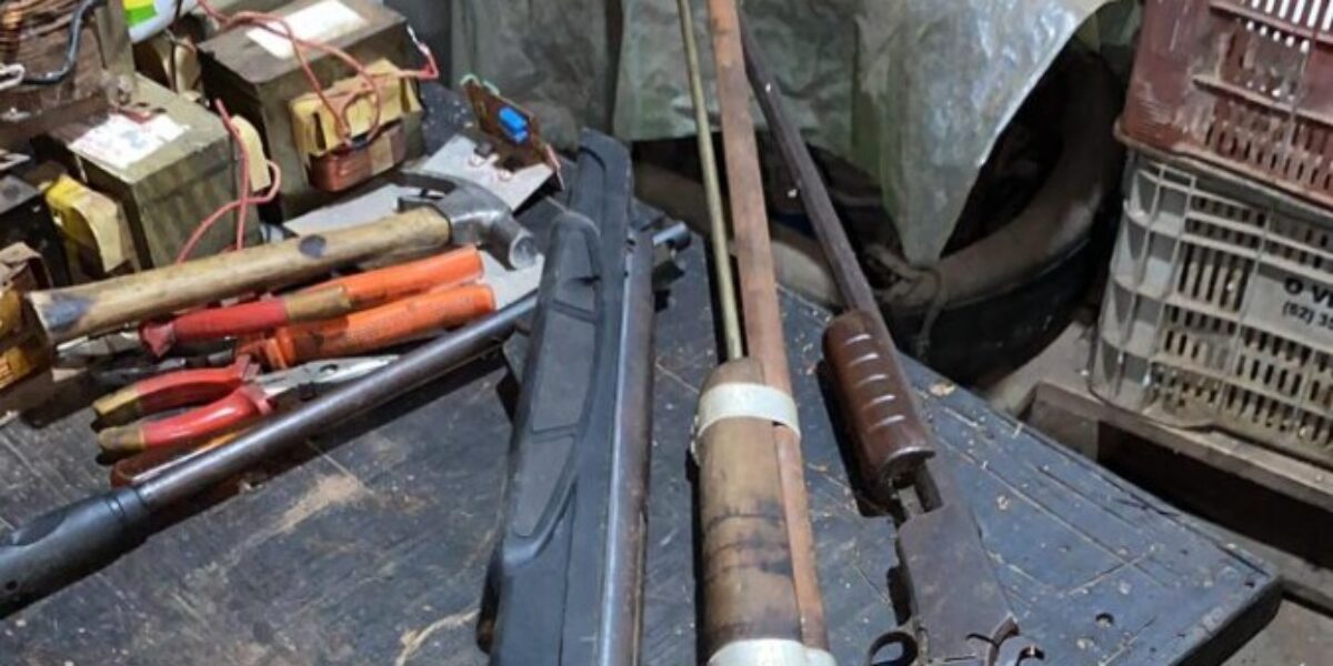 Polícia Civil cumpre mandado de busca contra investigado por estupro de vulnerável e apreende armas