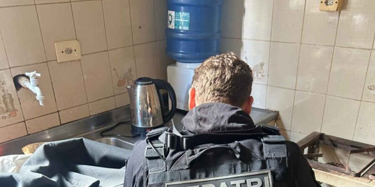 PCGO cumpre mandados em Itumbiara em investigação de roubo e extorsão com participação de funcionária de residência