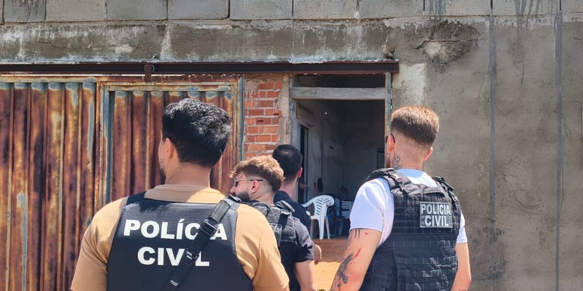 PCGO realiza busca na casa de suspeito de homicídio motivado por dívida do tráfico em Trindade