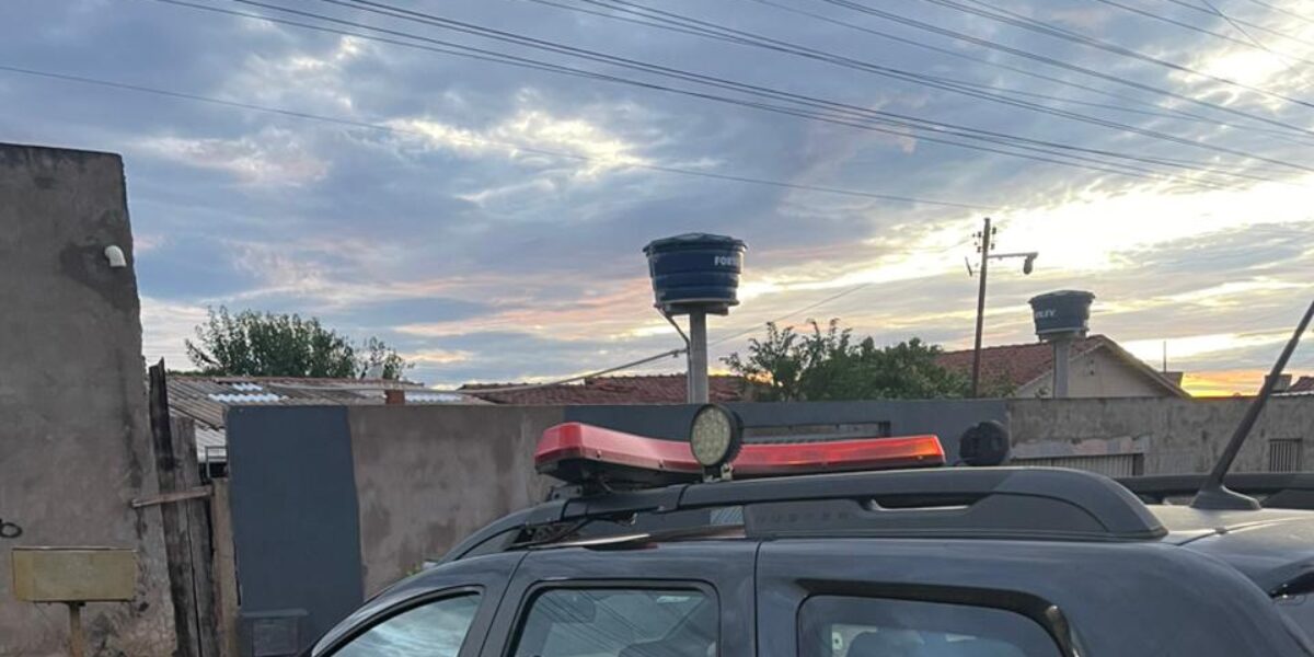 PCGO prende investigado por tentar matar vítima após atear fogo em um imóvel, em Campos Belos