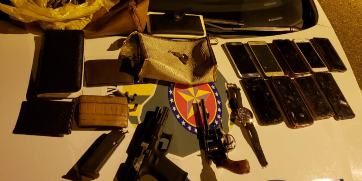 2ª CIPM: PMs libertam família que foi mantida em cárcere privado, prendem autores e evitam que roubo se consumasse.