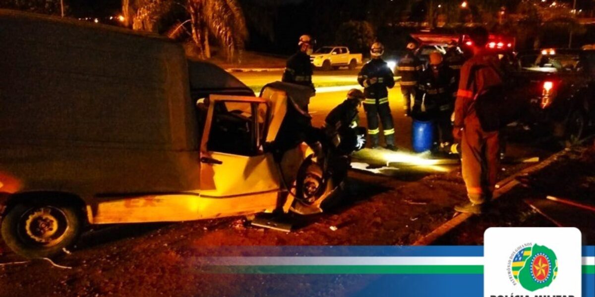 Policiais Militares salvam vida de vítima de acidente automobilístico, em Goiânia