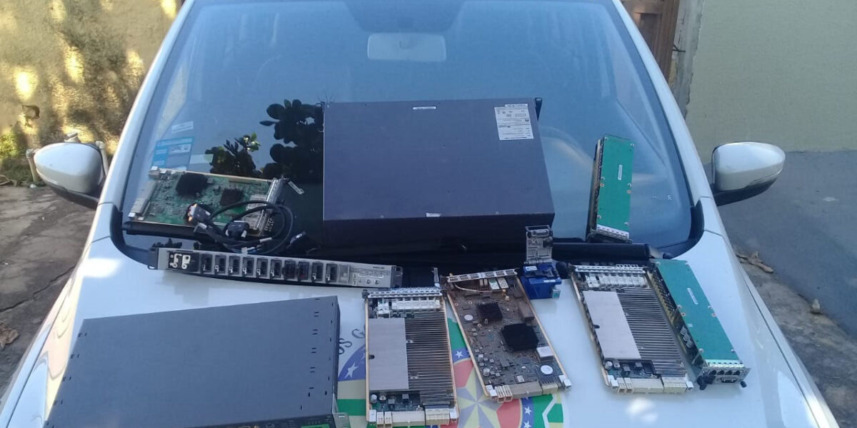 Polícia Militar apreende equipamento avaliado em R$ 25.000,00 sendo usado para furto de  sinal digital.