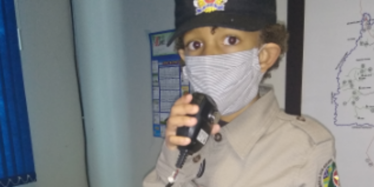 Batalhão de Cristalina recebe visita de criança que sonha e ser  Policial Militar