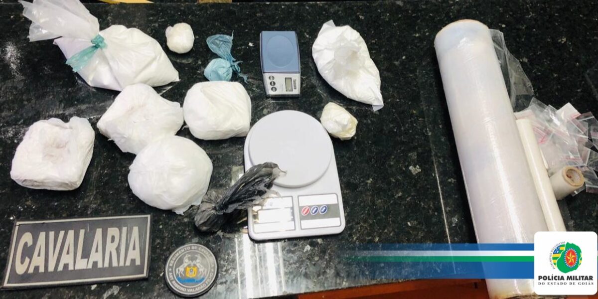 CME/Cavalaria prende homem com 2,4 Kg de cocaína em Aparecida de Goiânia