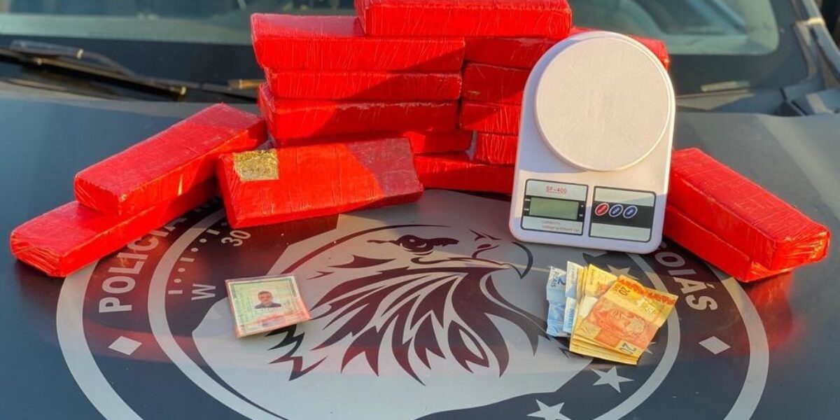 CME/GRAer prende homem com 16 peças de maconha, em Aparecida de Goiânia