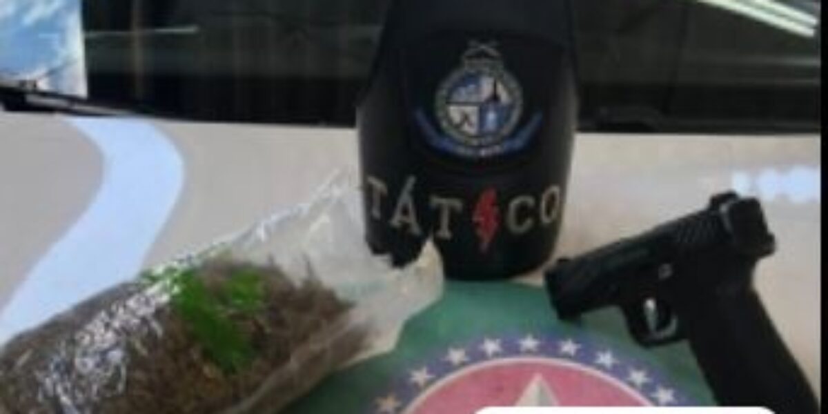 Criminosos são presos com drogas e simulacro de arma de fogo que seria utilizado para cometer roubo, em Goiânia