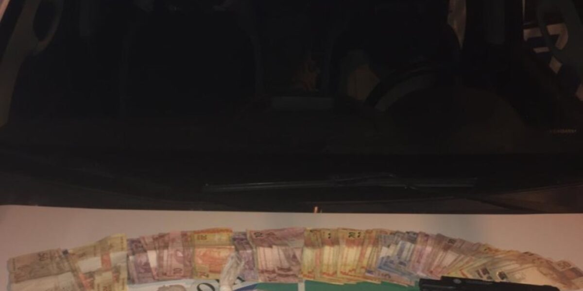 PM apreende arma e munições de uso restrito, drogas e dinheiro em Anápolis