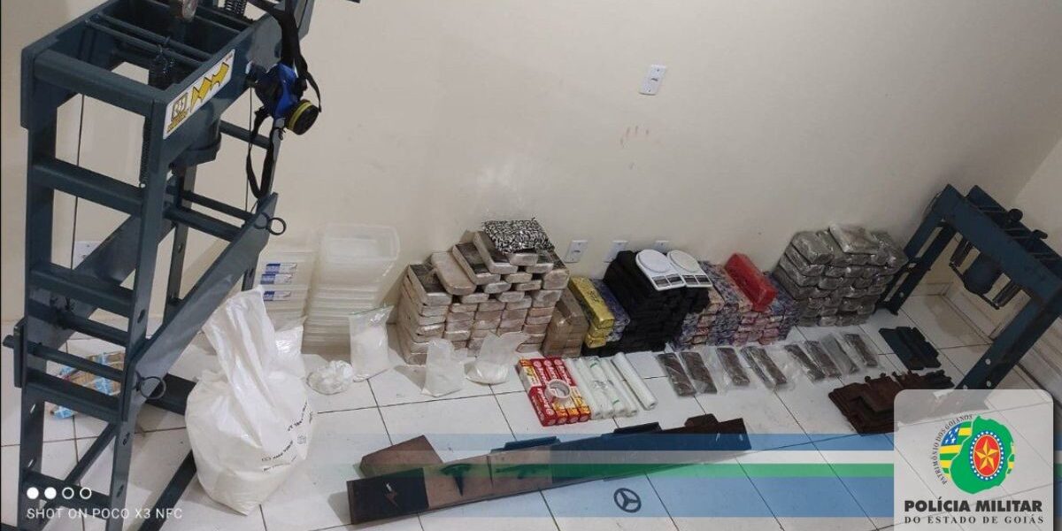 19° CRPM e 42° BPM estouram laboratório de refino de drogas 