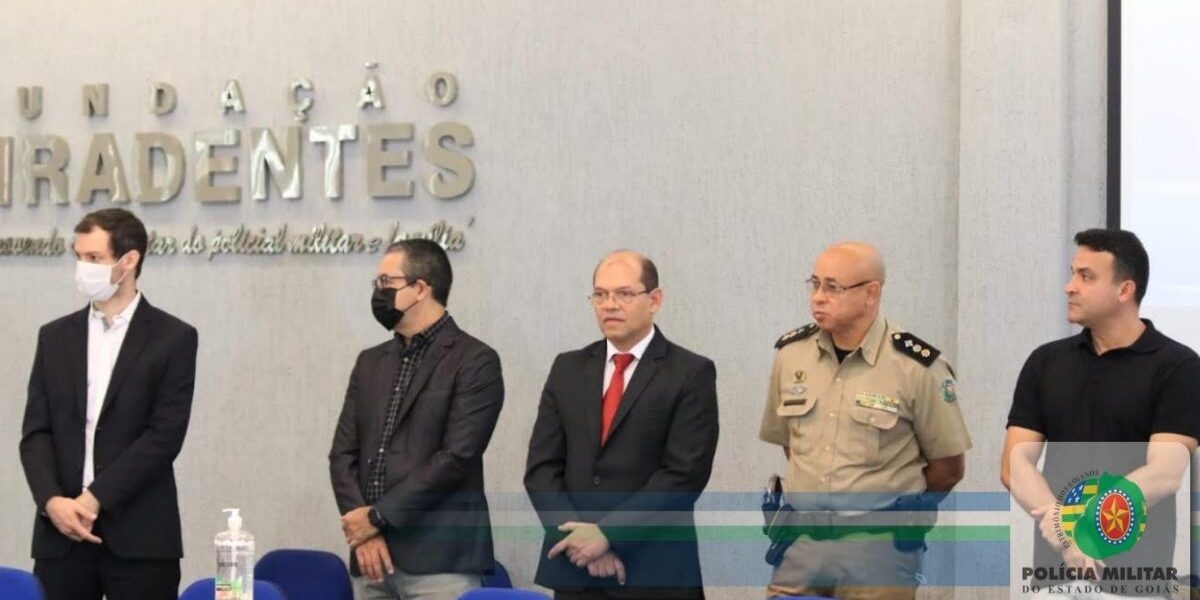 Novos alunos participam de aula inaugural da Faculdade da Polícia Militar
