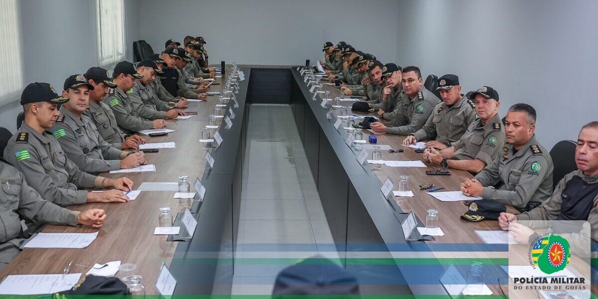 COMANDO-GERAL DA PMGO ALINHA DIRETRIZES PARA 2026 EM REUNIÃO COM COMANDANTES REGIONAIS E GRANDES COMANDOS