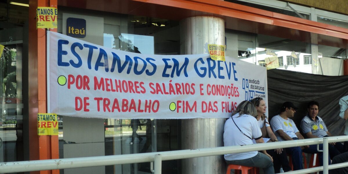 Procon Goiás alerta os consumidores sobre a greve dos bancos
