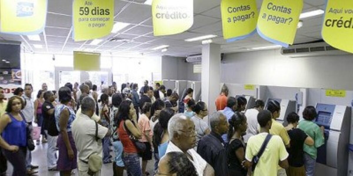 Procon Goiás fiscaliza bancos em Goiânia
