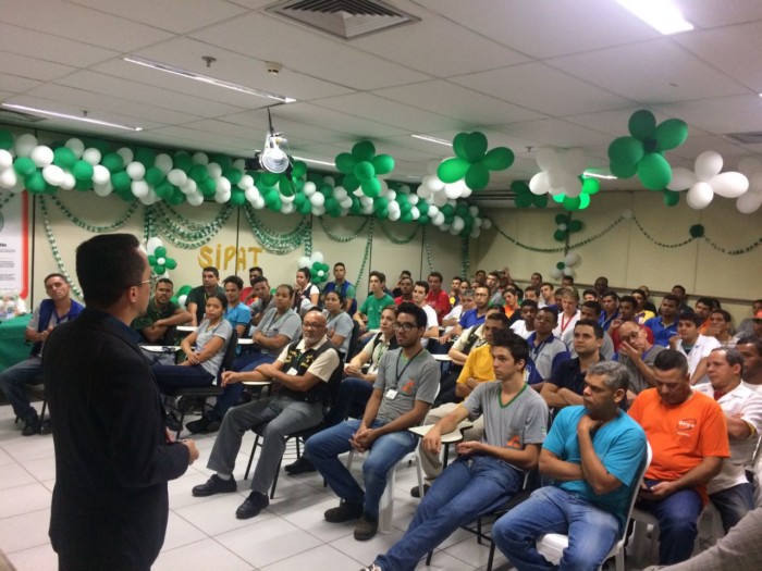 Procon Goiás ministra palestra para funcionários de hipermercado em Goiânia