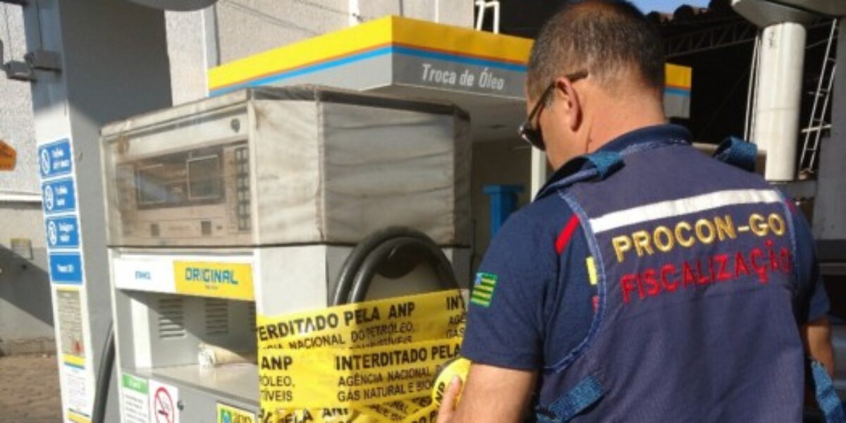 Procon Goiás interdita bombas de posto de combustível em Goiânia
