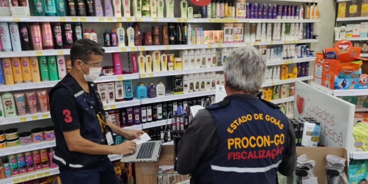 Procon Goiás fiscaliza preços de máscaras descartáveis e álcool gel em supermercados e drogarias de Goiânia