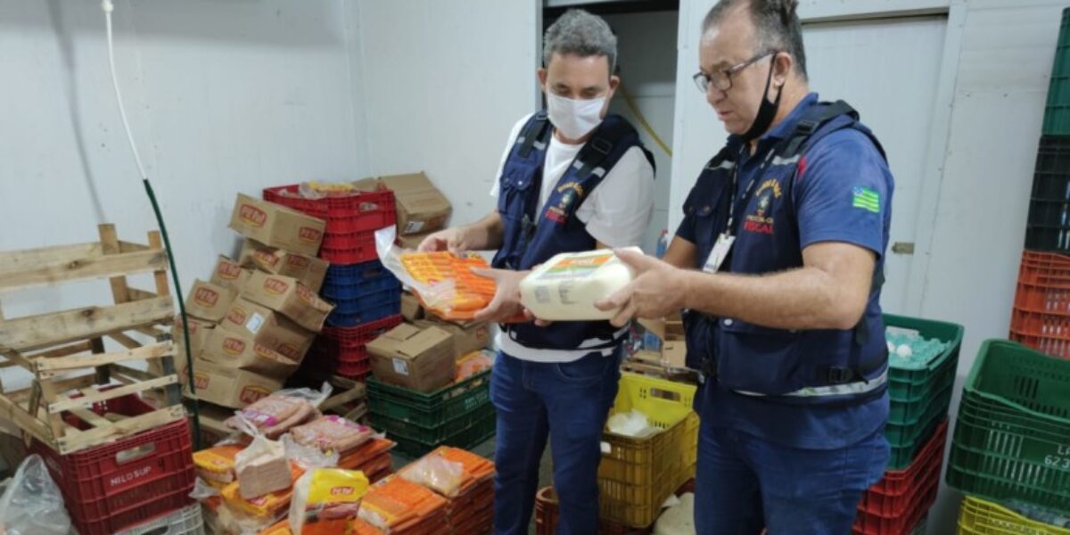 Procon Goiás e Decon apreendem 1,2 tonelada de alimentos vencidos em panificadora em Goiânia