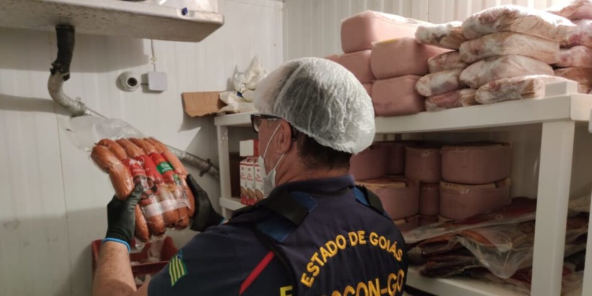 Procon Goiás apreende cerca de 300 quilos de produtos vencidos em panificadora no Jardim América