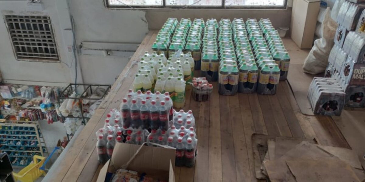 Procon Goiás apreende cerca de 2 toneladas de produtos vencidos em supermercado de Alexânia