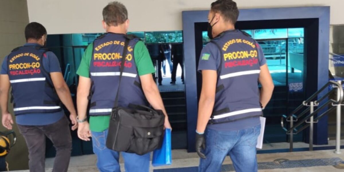 Procon Goiás autua agências bancárias em Goiânia por desrespeito ao tempo limite de espera na fila e por má-prestação de serviço