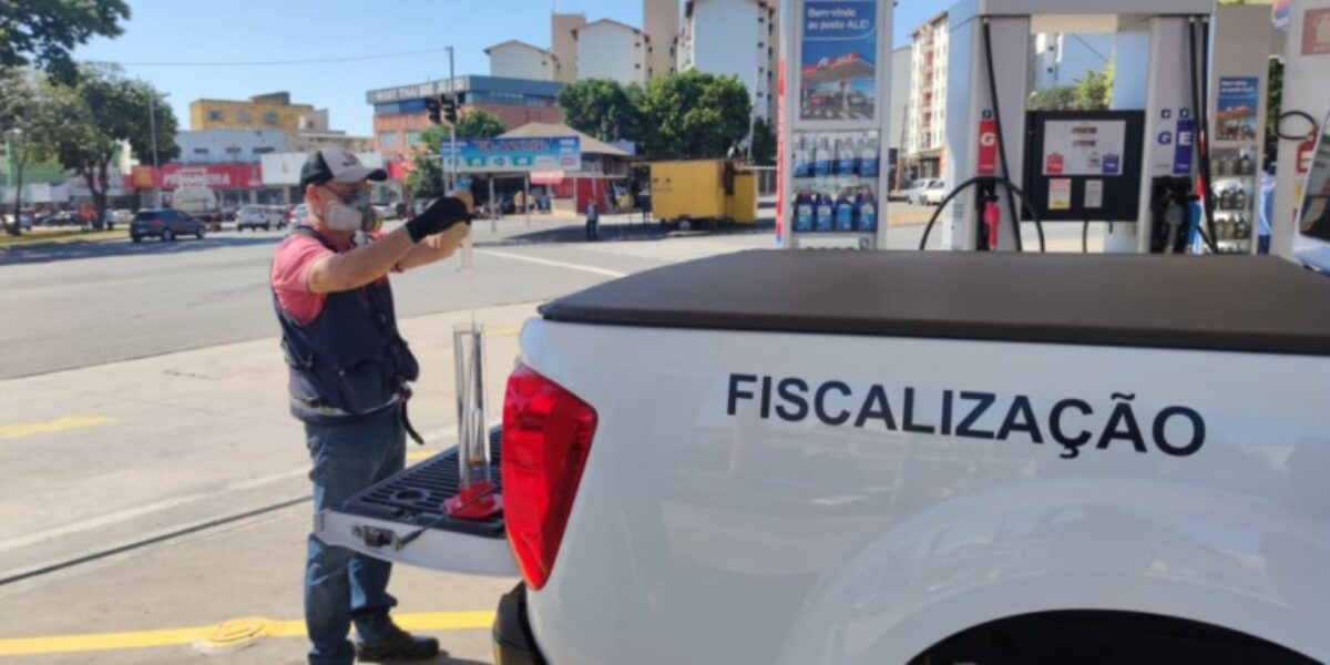 Procon Goiás fiscaliza postos de combustíveis para apurar aumento nas bombas