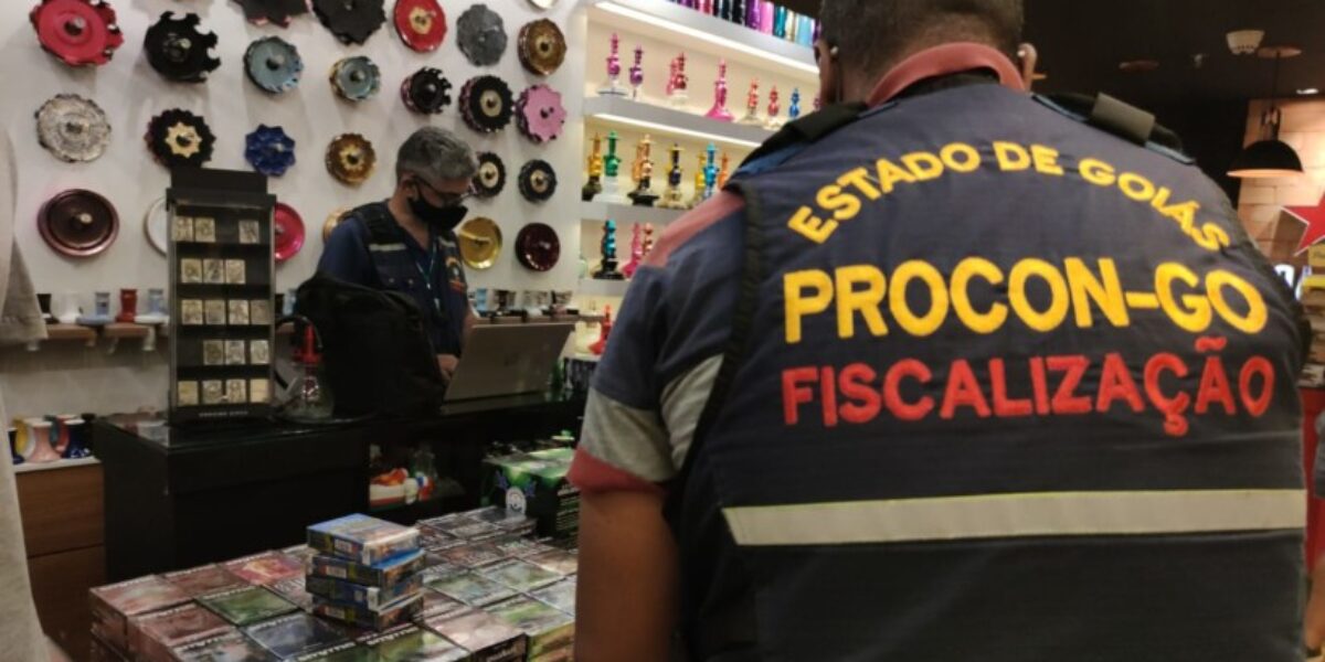 Procon Goiás apreende 155 cigarros eletrônicos durante fiscalização em tabacarias e distribuidoras de bebidas