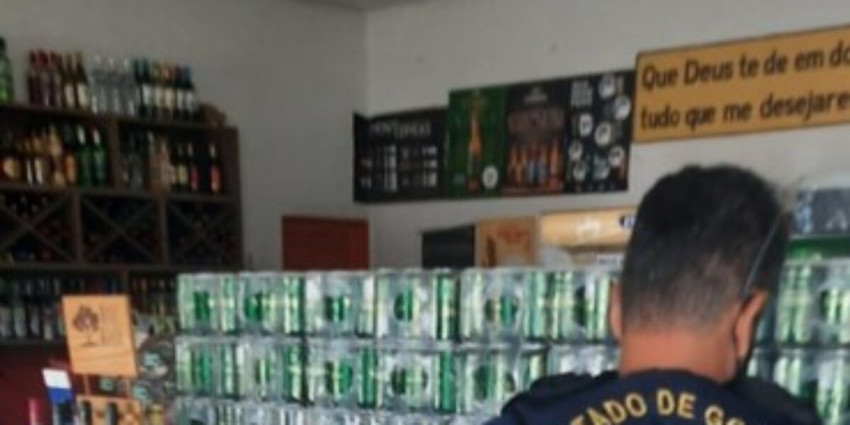 Procon Goiás apreende cerveja, refrigerante e alimentos vencidos em distribuidora de bebidas de Jussara