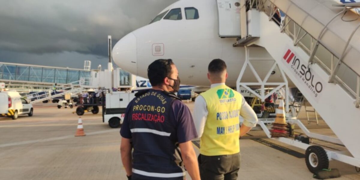 Procon Goiás realiza operação em aeroporto de Goiânia para atender consumidores prejudicados por voos cancelados