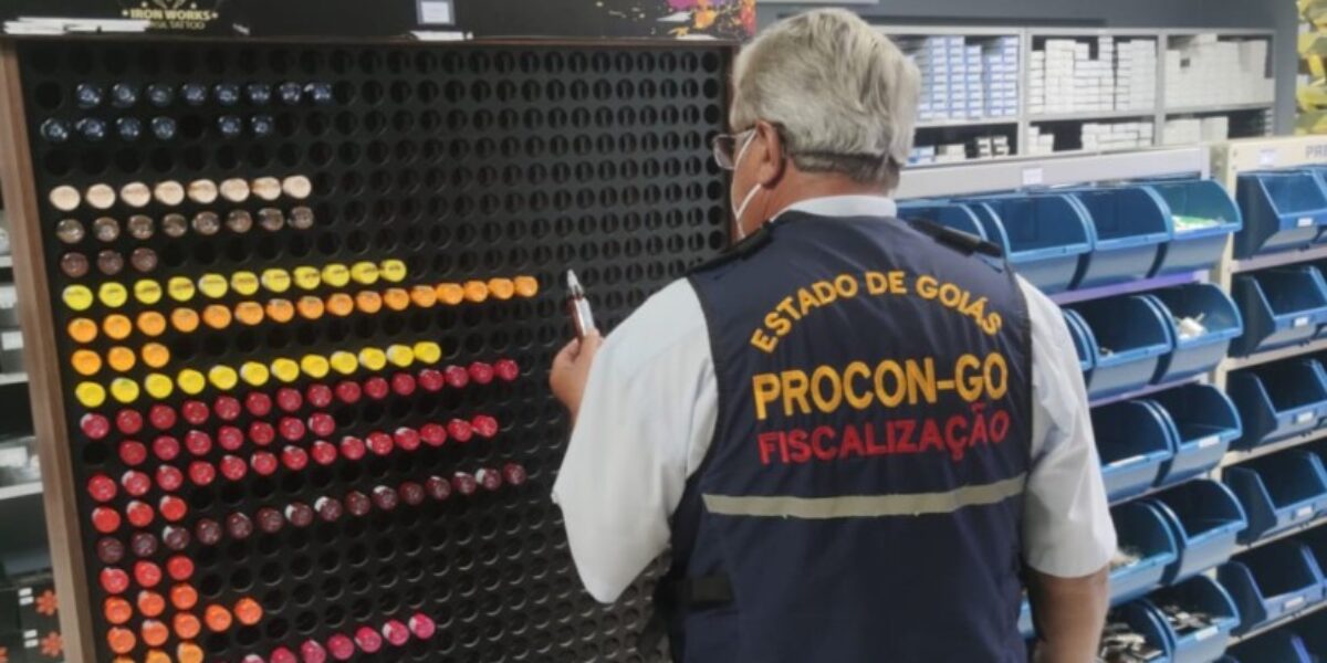 Procon Goiás apreende mais de 3 mil agulhas com prazo de validade vencido em estúdios de tatuagem de Goiânia