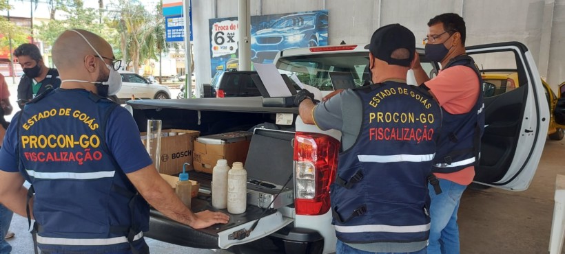 Procon Goiás interdita bomba em posto de combustível no Centro de Goiânia por venda de gasolina adulterada