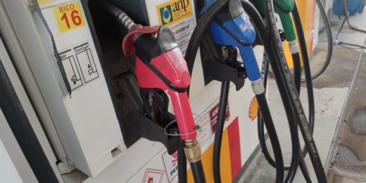 Fiscais do Procon Goiás flagram ´bomba baixa´ e teor de etanol acima do permitido em gasolina vendida em posto de combustíveis em Goiânia