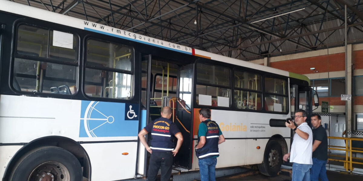 Procon Goiás notifica empresas de ônibus para prestar esclarecimentos de má prestação de serviço no atendimento preferencial e na acessibilidade no transporte público coletivo
