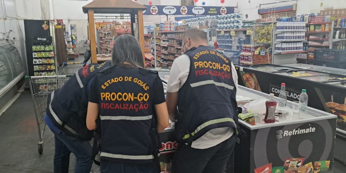 Fiscais do Procon Goiás apreendem quase 100 quilos de carnes em supermercado de Goiânia
