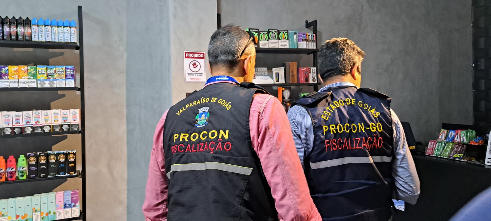 Apreensão em tabacaria de Valparaíso: fiscais do Procon Goiás retiram de circulação 1500 cigarros eletrônicos e essências