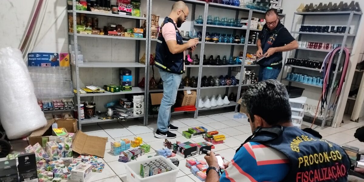 Em Anápolis, Procon Goiás apreende quase 2500 produtos em tabacaria