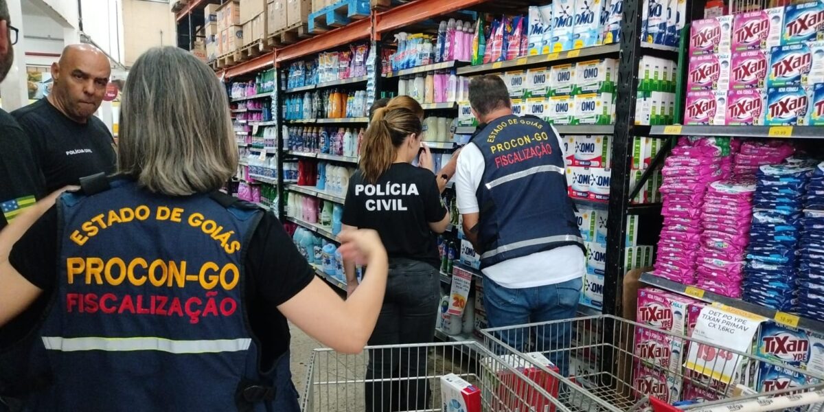 Força-tarefa retira de circulação quase 30 toneladas de sabão em pó com indícios de adulteração em Goiás