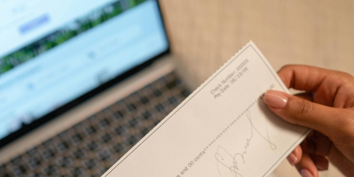 Em Goiás, consumidores têm o direito de receber o boleto físico