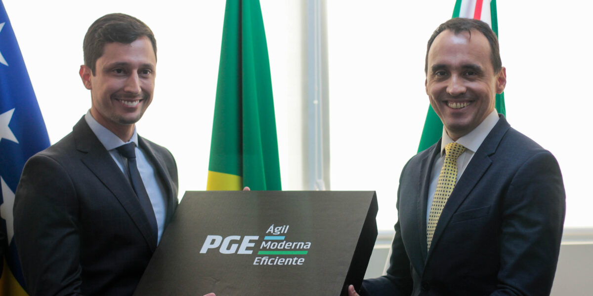 PGE-GO empossa novo procurador do Estado de Goiás