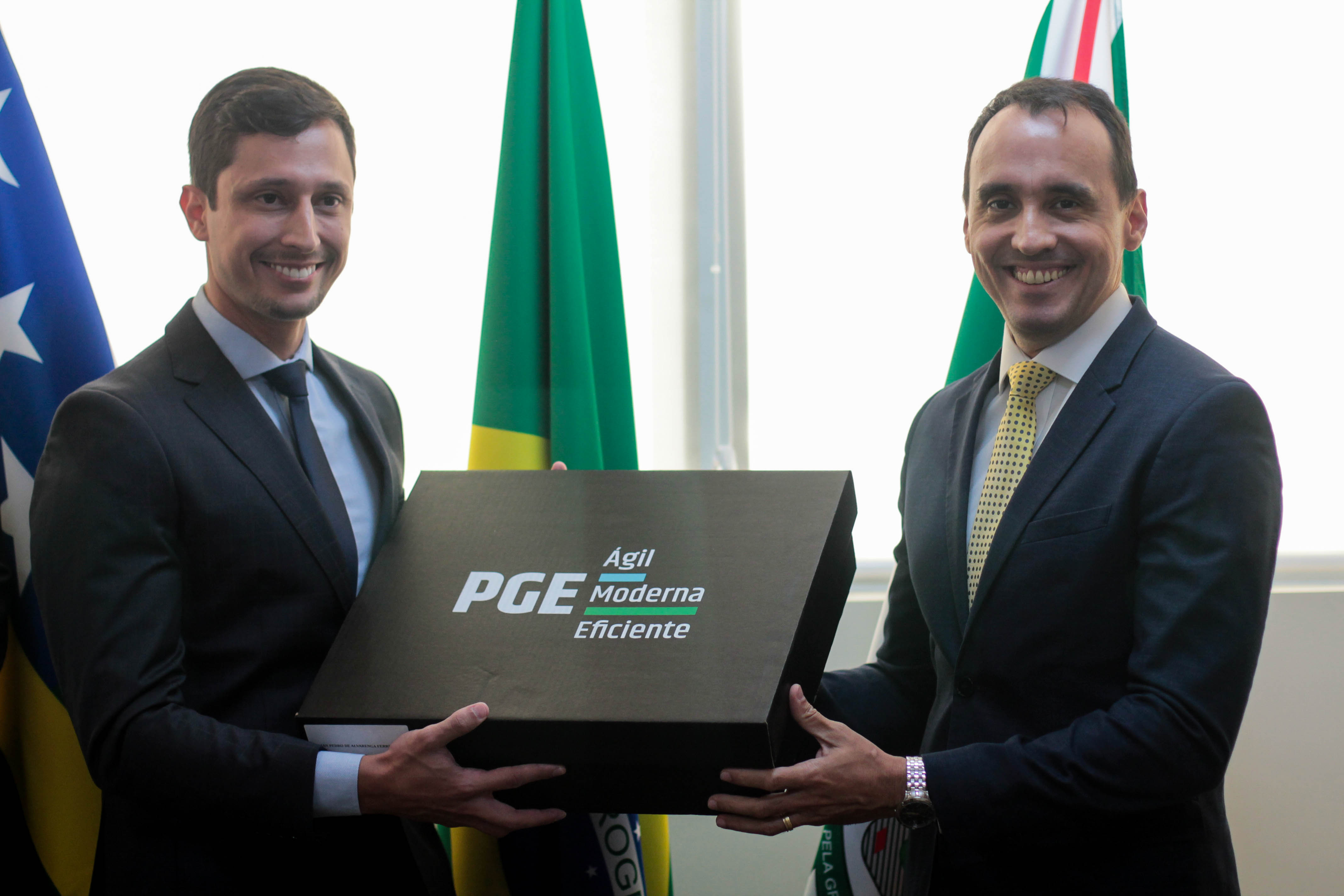 PGE-GO empossa novo procurador do Estado de Goiás