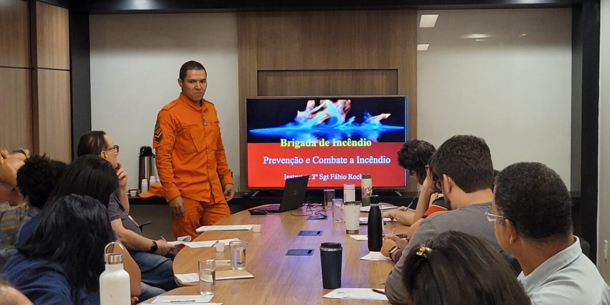 Brigadistas da PGE-GO recebem treinamento do Corpo de Bombeiros