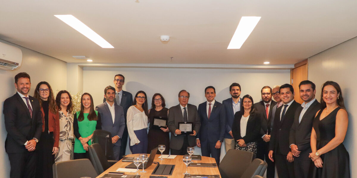 Procuradores aposentados são homenageados pelo Conselho de Procuradores na última sessão de 2025